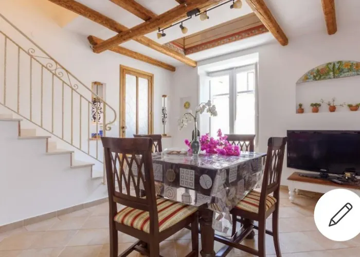 Garibaldi Fabrizia 카스텔라마레델골포